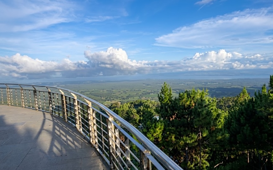 An afternoon view at Hoyohoy.