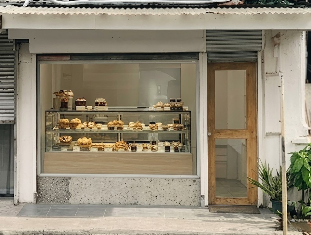 The Hidden Alcove: Discovering the Aesthetic Charm of Downtown’s Café Perhaps