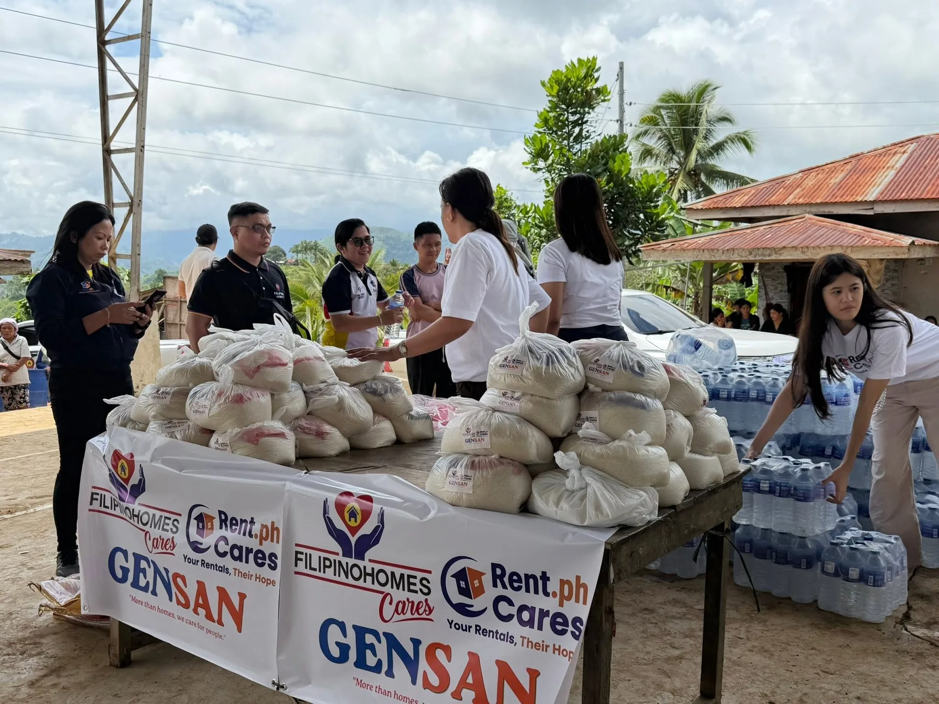 Volunteers distributing rice and relief packs