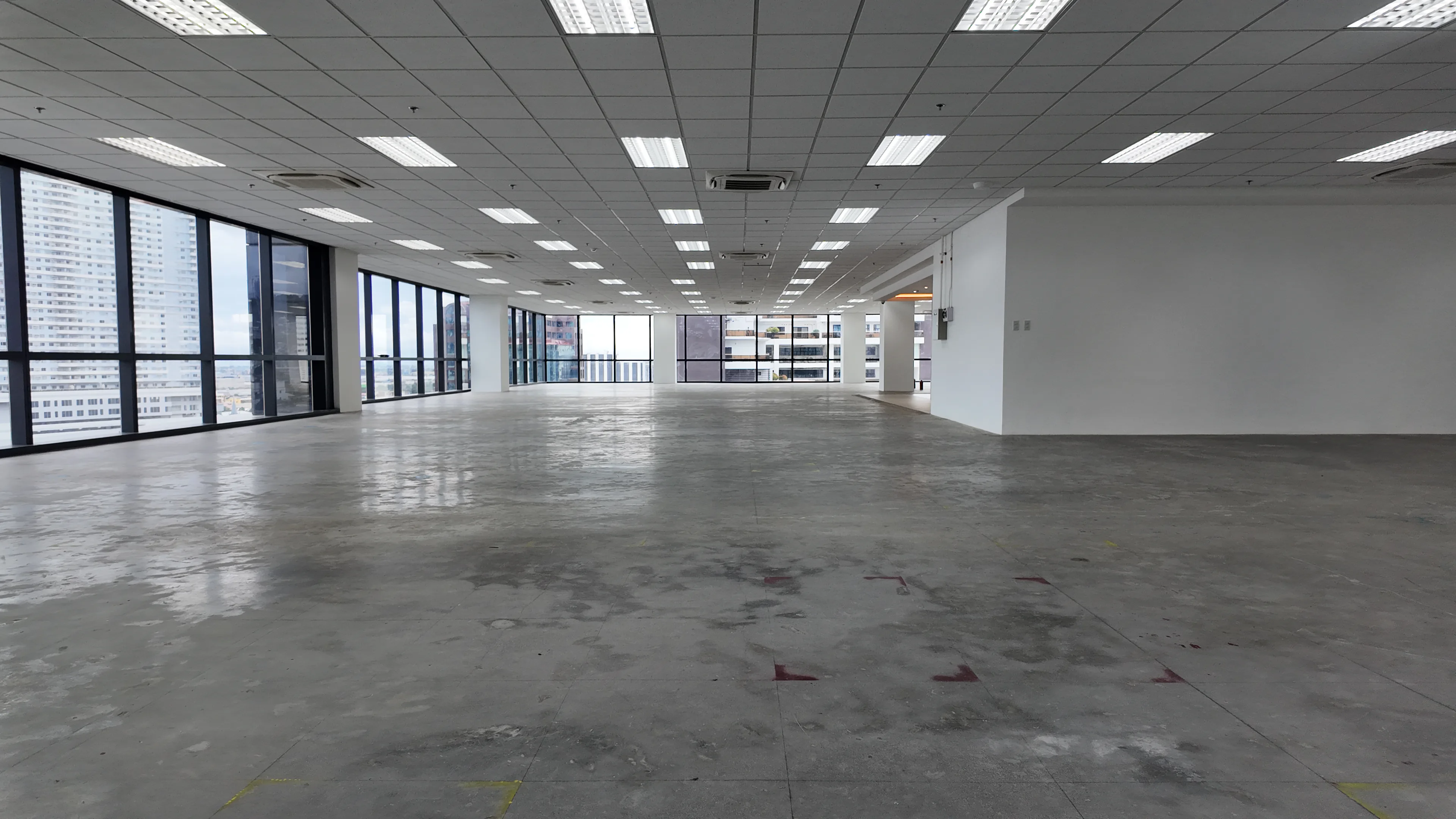 PEZA & LEED Gold Office Space for Rent in Cebu Business Park | Up to 1,304 SQM Floor Plates | Premium Corporate Building - Secondary Image