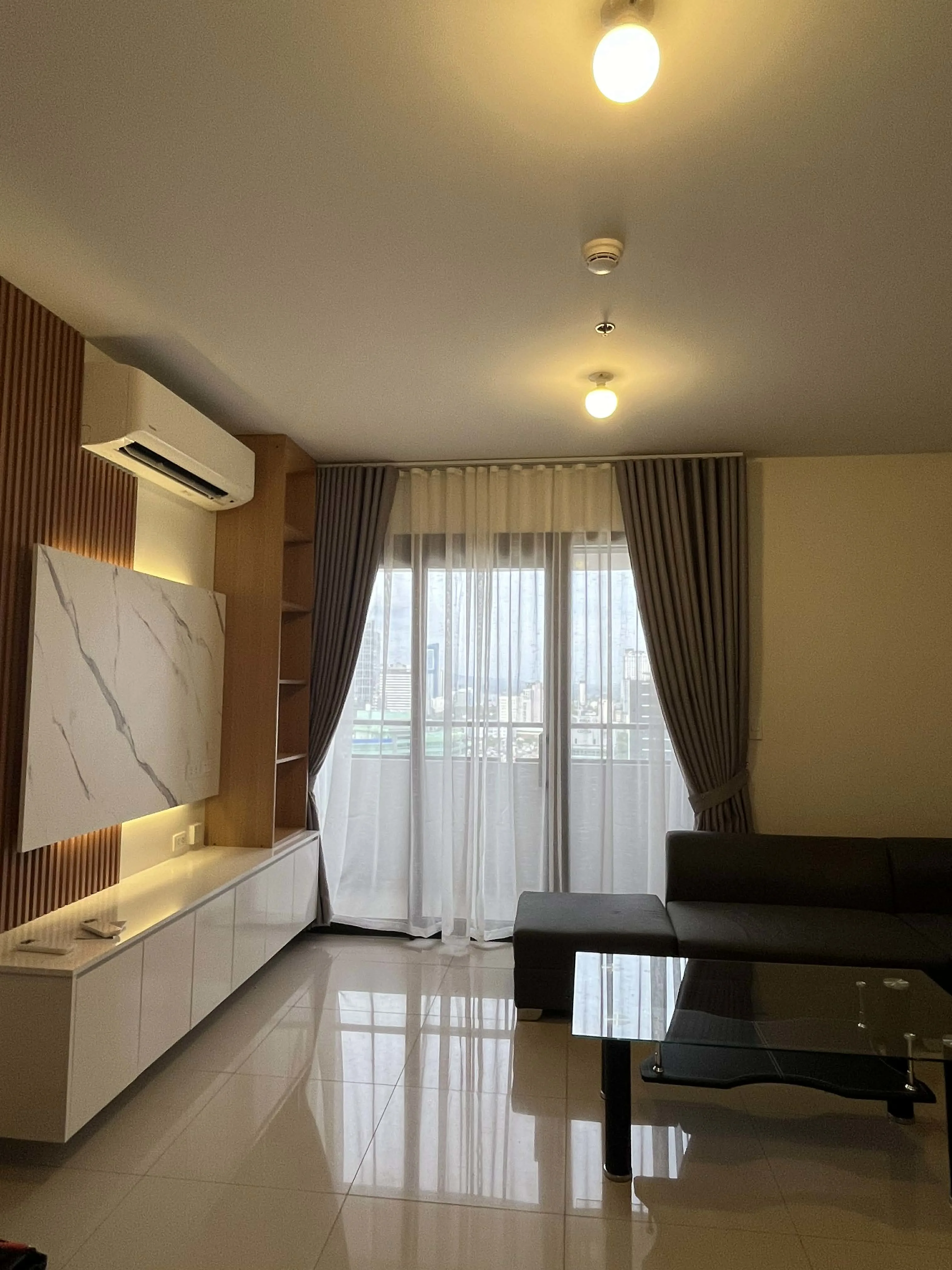 60-sqm-1-bedroom-unit-w-balcony-for-rent-at-the-alcoves-cebu-business-park-for-rent