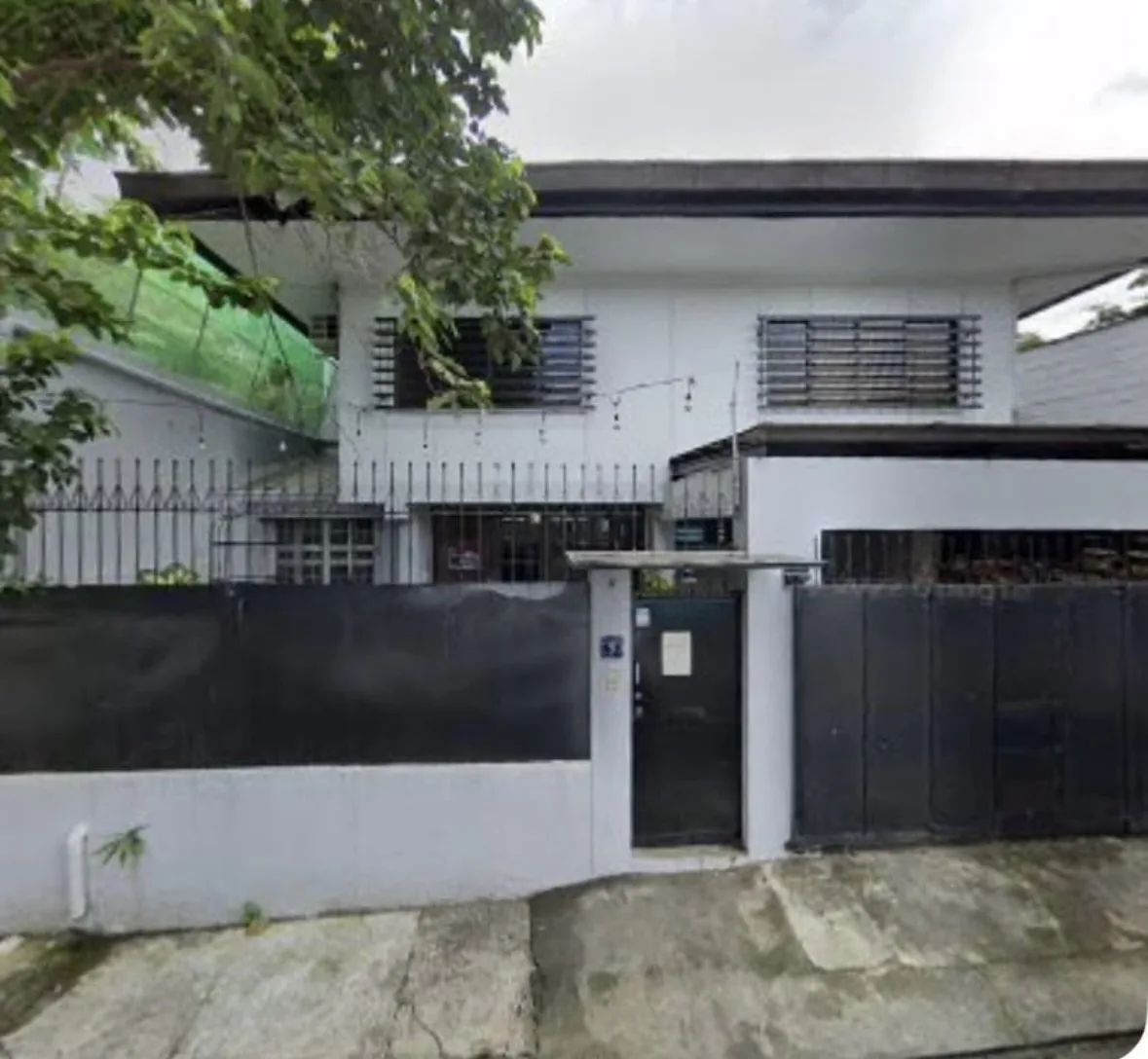 3-storey-house-with-5-bedrooms-for-rent