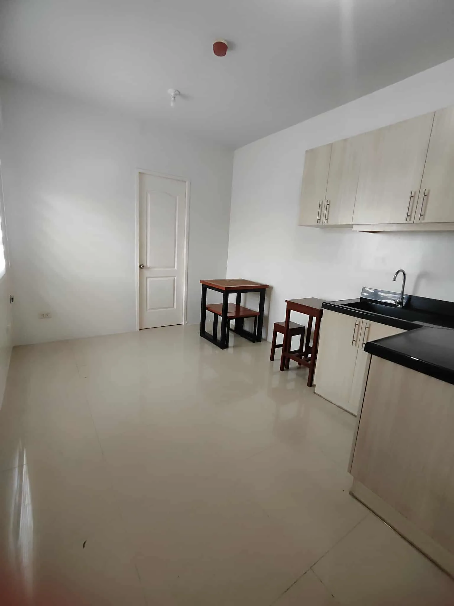 1BR condo with parking for rent - Secondary Image