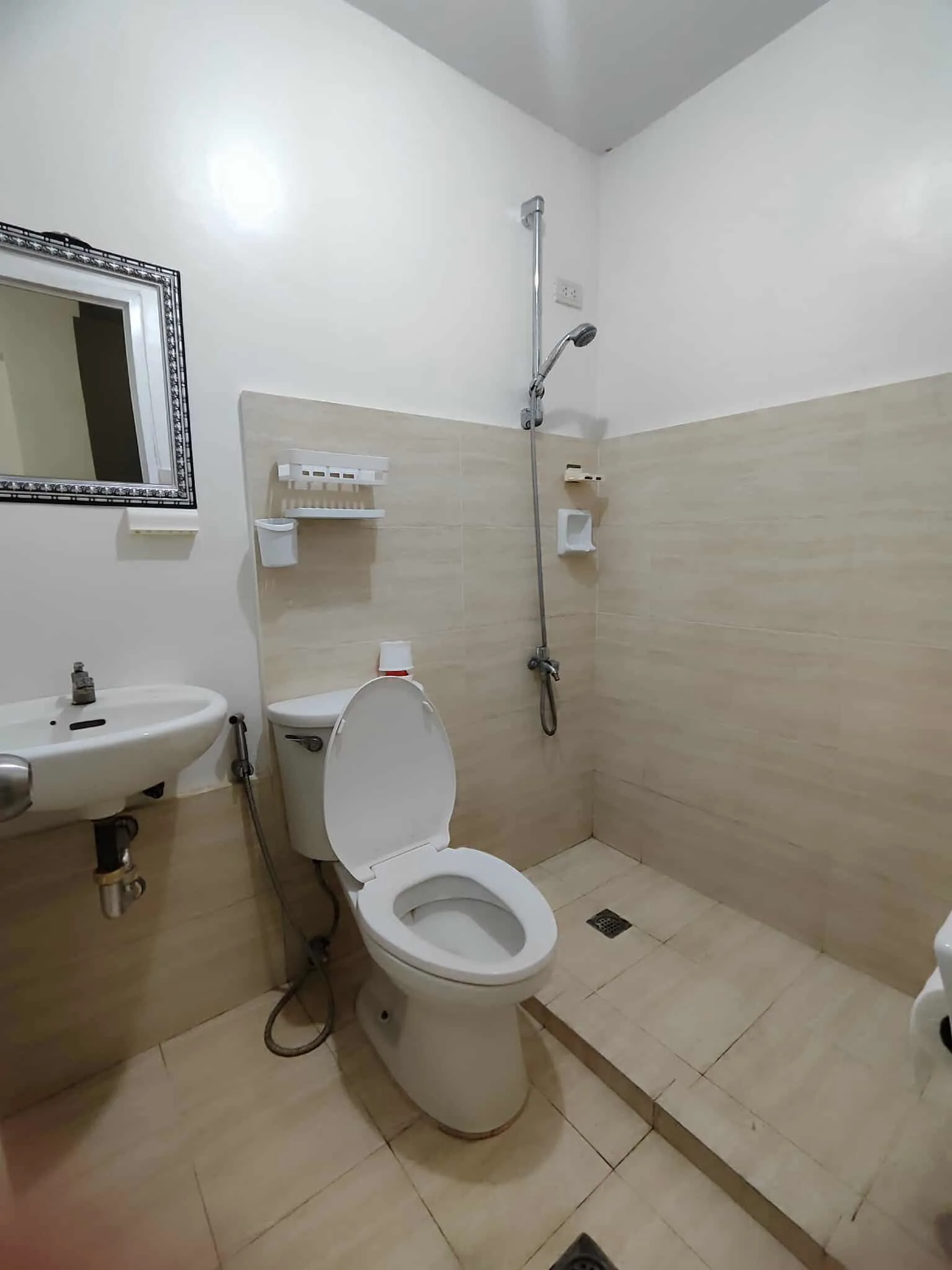 1BR condo with parking for rent - Secondary Image