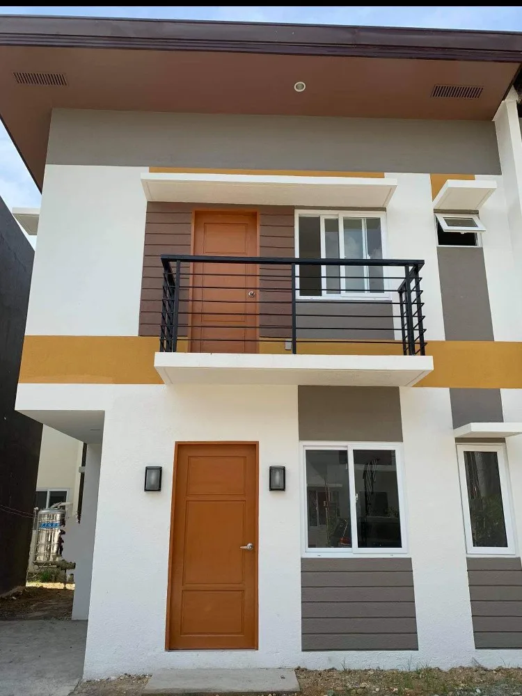 3br-duplex-house-with-balcony-and-carport-in-modena-minglanilla-for-rent-for-rent