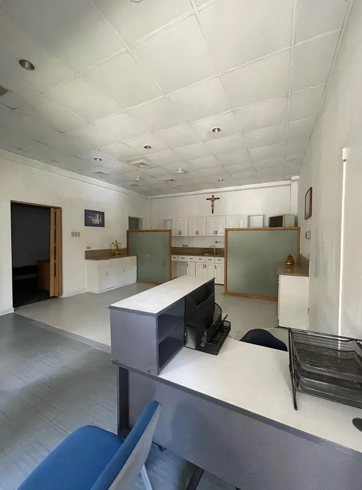 semi-furnished-office-space-near-redemptorist-along-the-road-with-parking-for-rent
