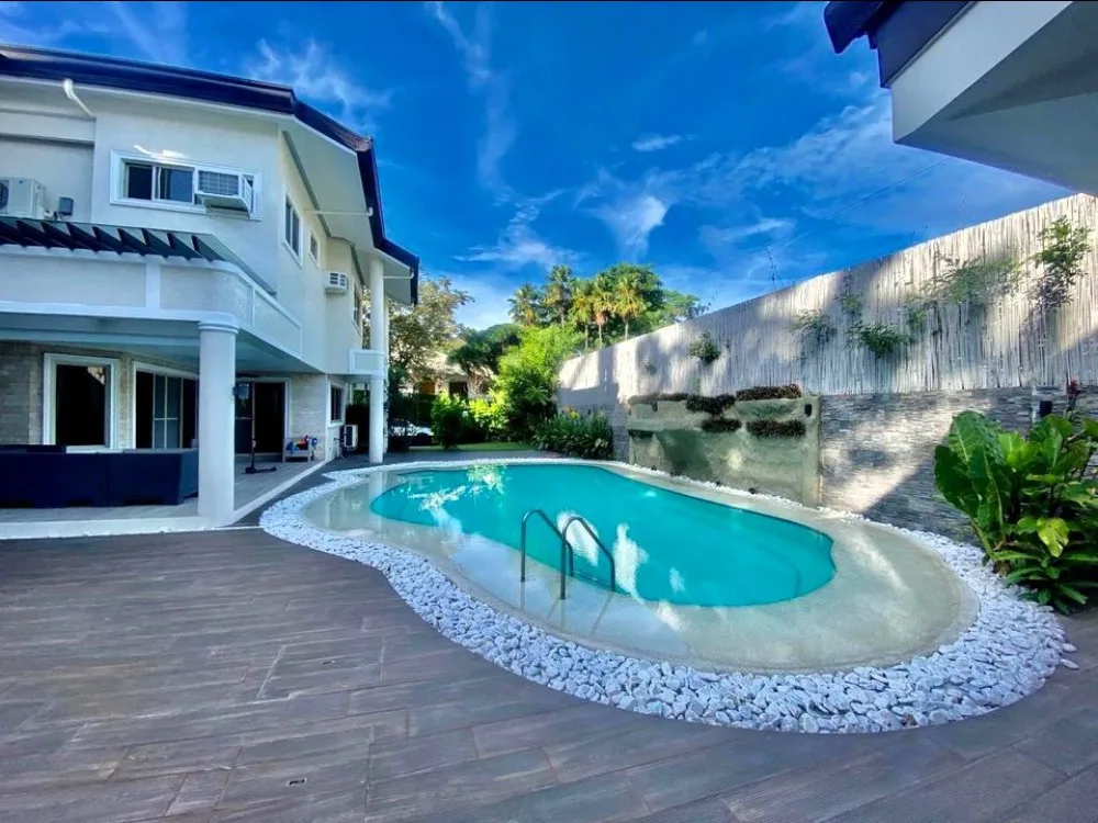 4 Bedrooms House and Lot with Swimming pool for Rent in Mandaue City