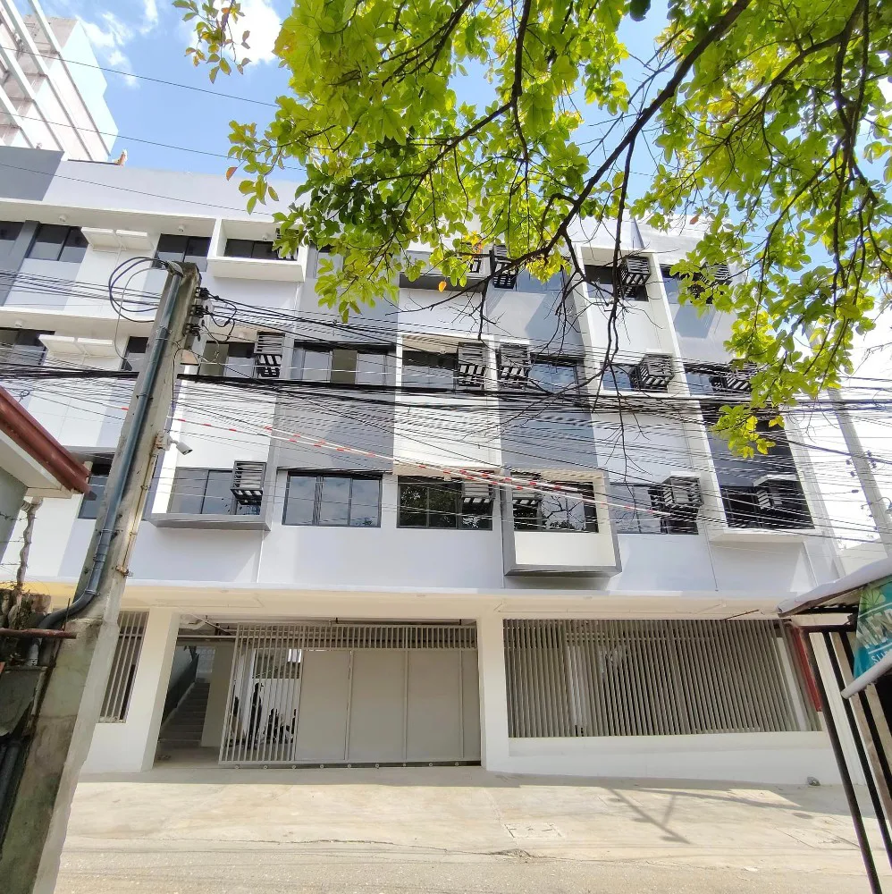 Modern Comfort: Brand New Apartment Building with 37 Rooms for Rent in Vibrant Escario, Cebu City