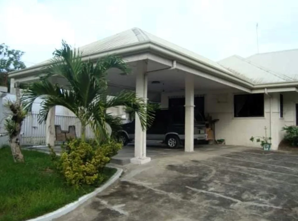 Spacious 3 Bedroom bungalow house and Lot for rent in Lapu-Lapu City