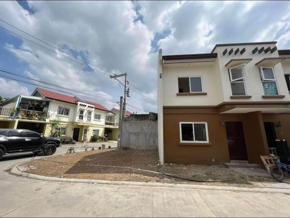 2 Bedroom  Townhouse Corner in Bayswater Talisay City