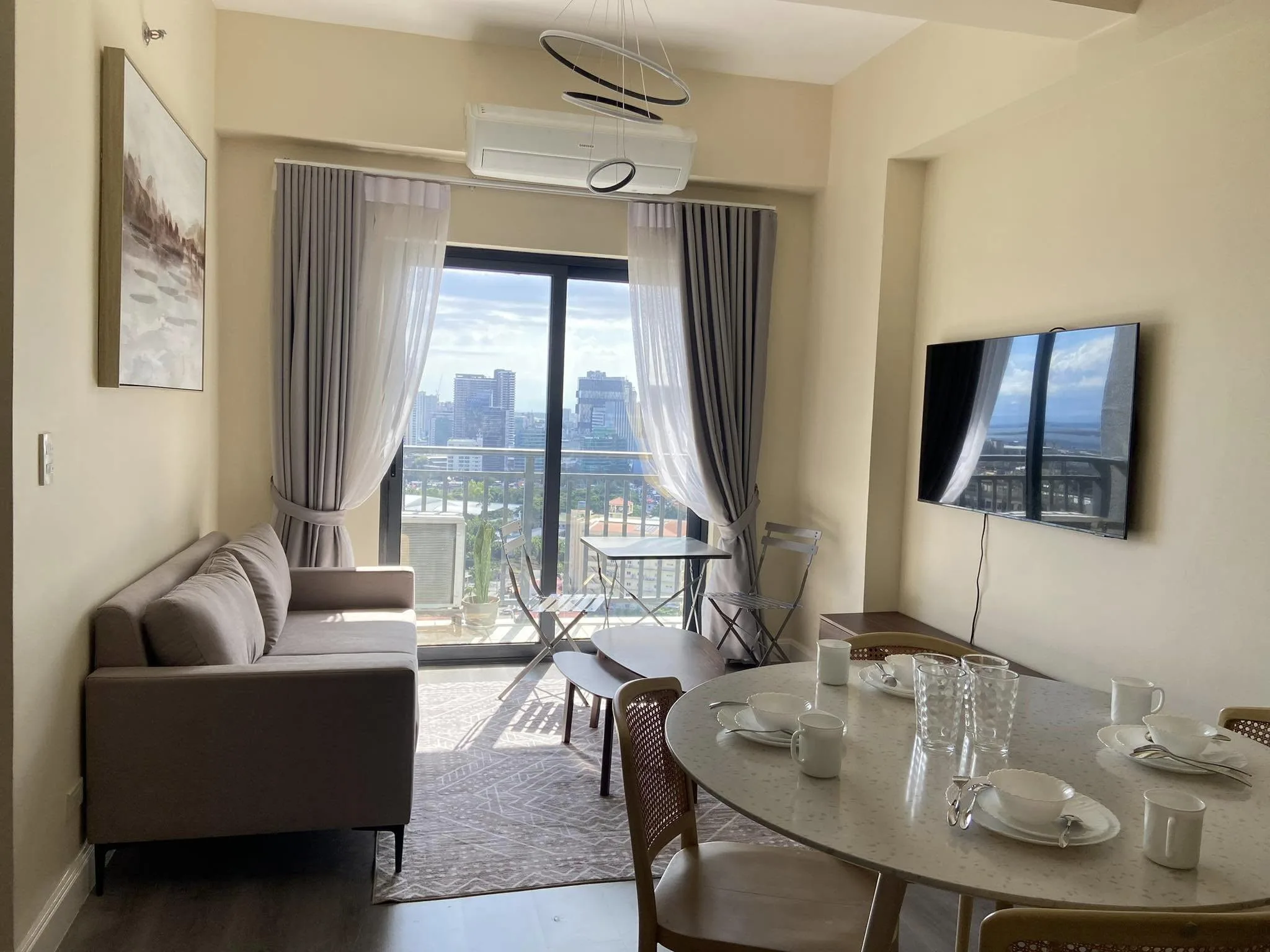 fully-furnished-2-bedroom-condo-with-parking-and-view-of-the-city-for-rent