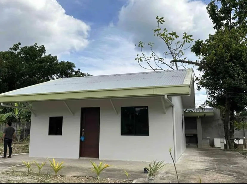 bungalow-house-2-bedrooms-1-cr-living-room-kitchen-2-guest-rooms-can-park-3-cars-for-rent