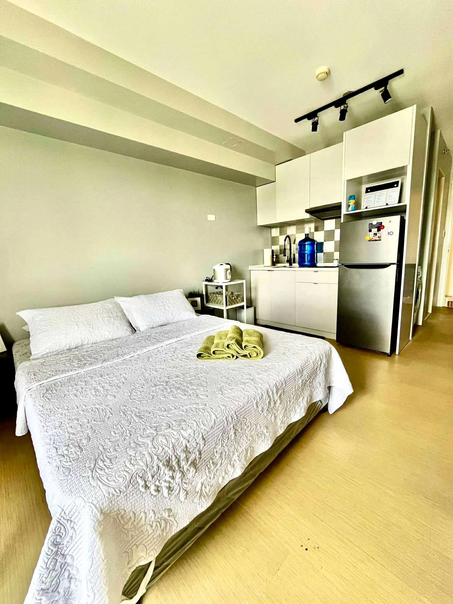 Fully furnished Studio-type Condo for rent in IT Park Cebu