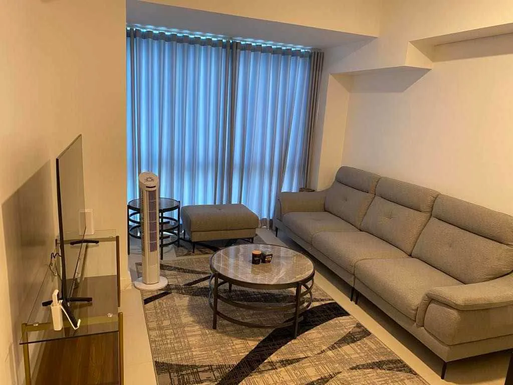 38park-1br-with-balcony-facing-ayala-central-bloc-mall-for-rent