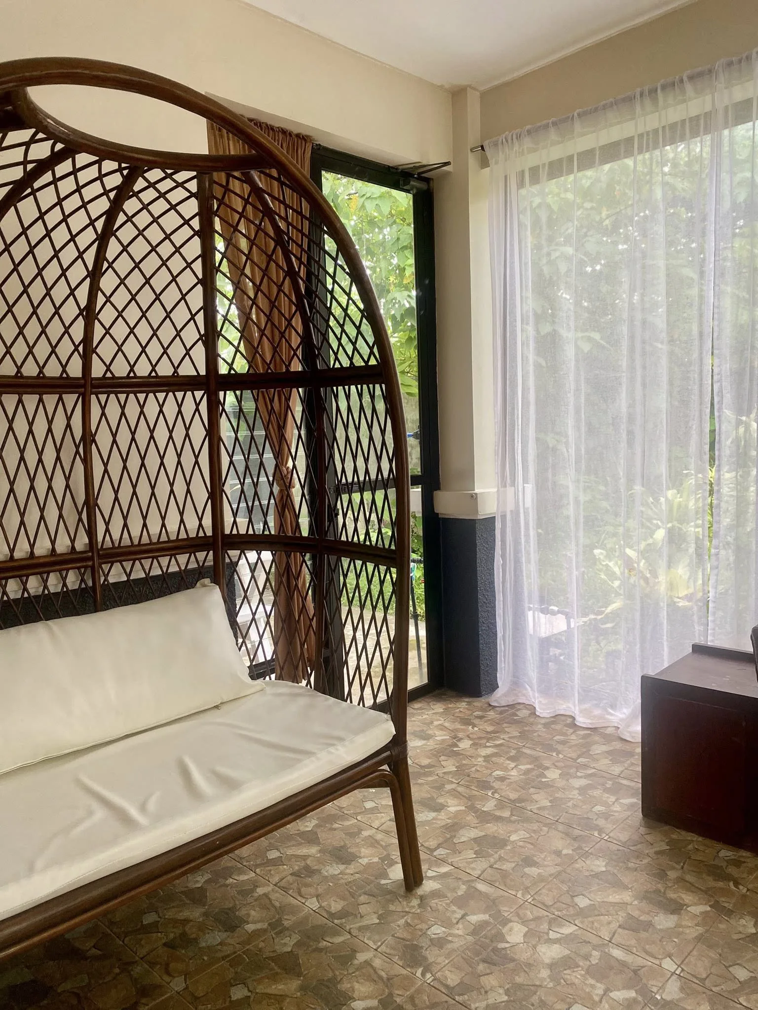 fully-furnished-2br-home-in-city-center-with-extra-guest-room-for-rent