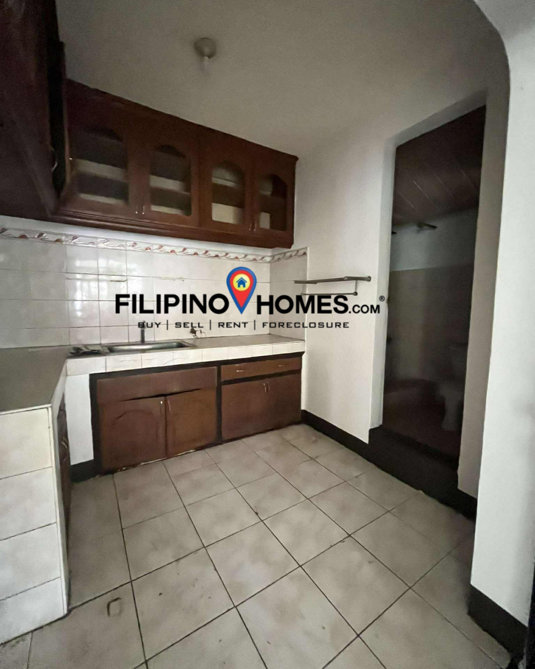 house-in-lot-pili-down-town-center-for-rent