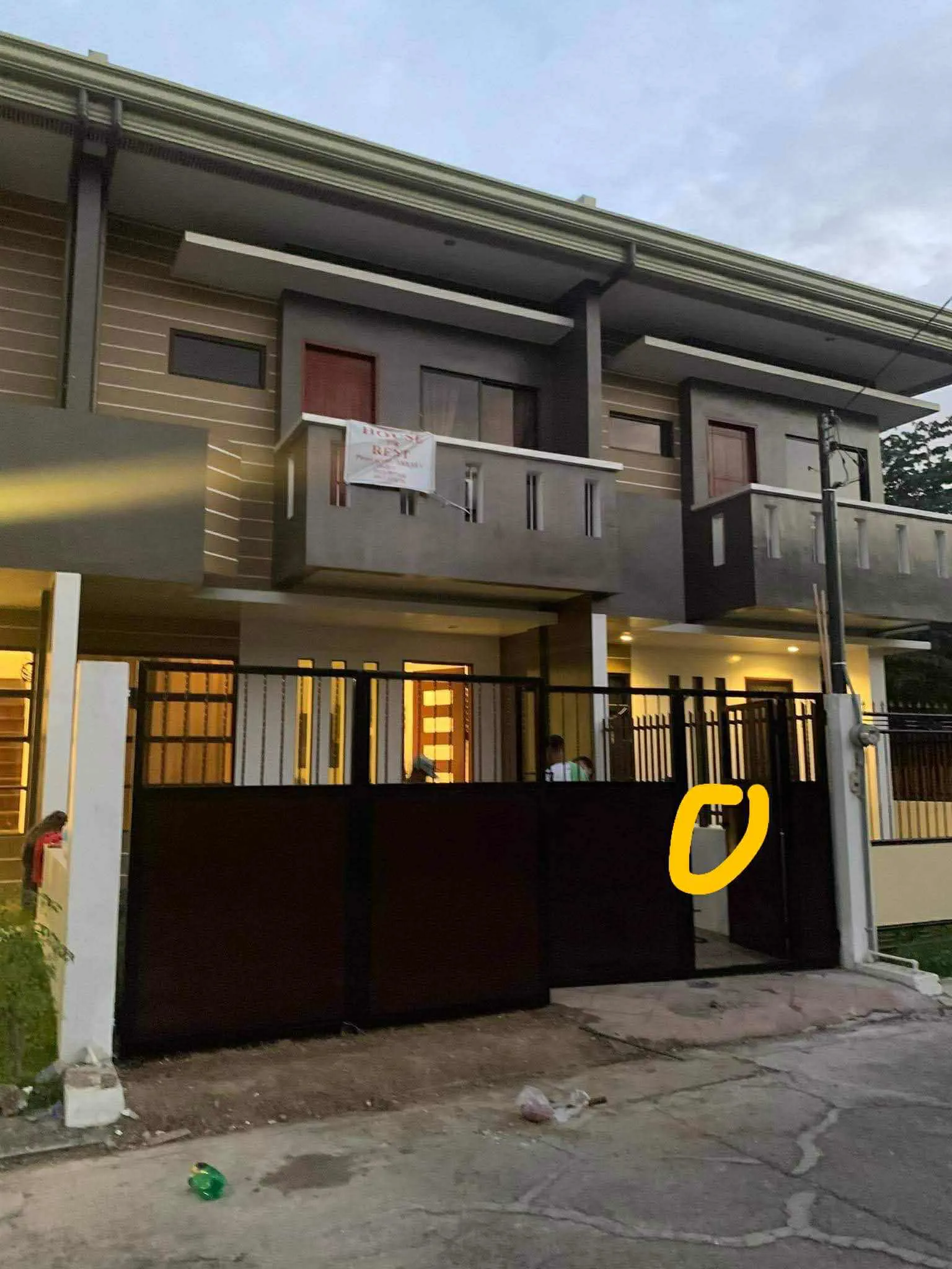 for-rent-4-bedroom-spacious-house-with-2-car-parking-garage-in-pakigne-minglanilla-for-rent