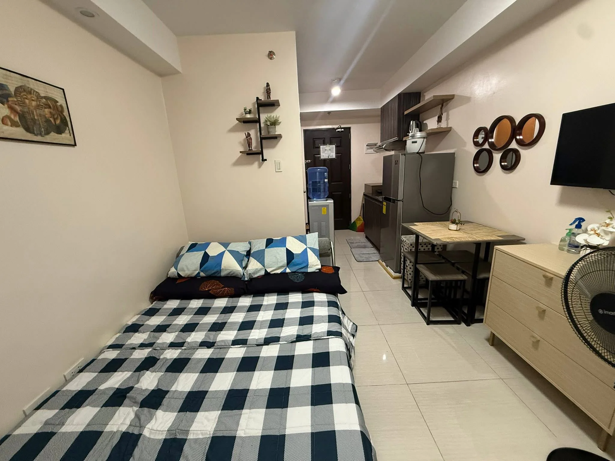 for-rent-fully-furnished-studio-unit-at-the-persimmon-condominium-mabolo-cebu-for-rent