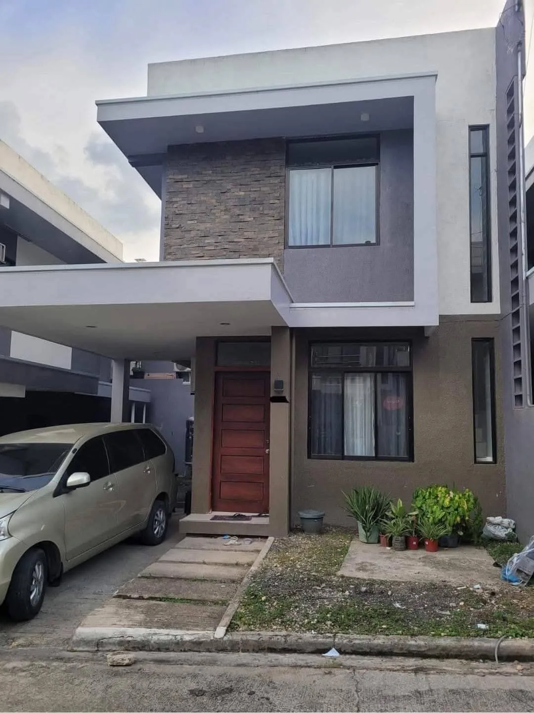 For Rent Clean & Well-maintained House and Lot