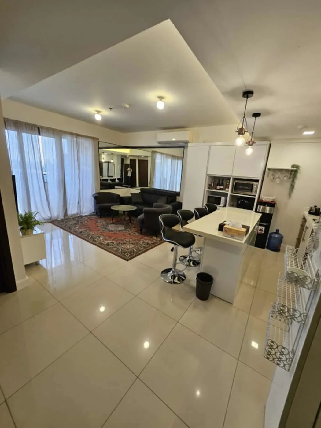 1 Bedroom Condo with parking for rent  inside Ayala business park with Direct Access to Ayala Mall