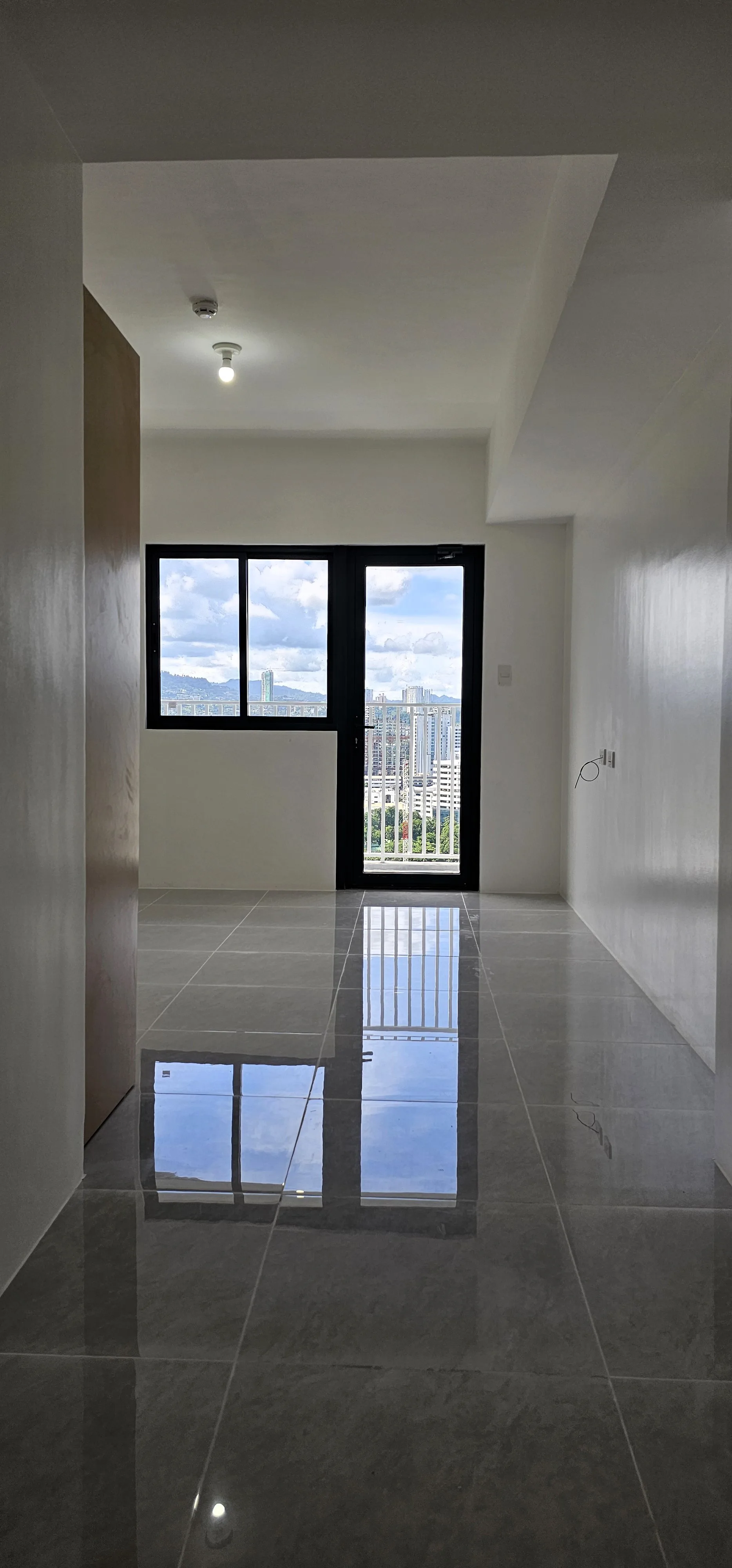 Studio type with Balcony for Rent in City Clou  Across Sacred Heart Church and walking distance to Velez medical School