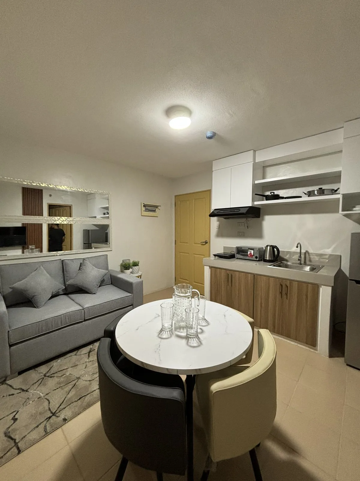 for-rent-2-bedroom-condo-with-parking-space-in-one-spatial-iloilo-city-for-rent