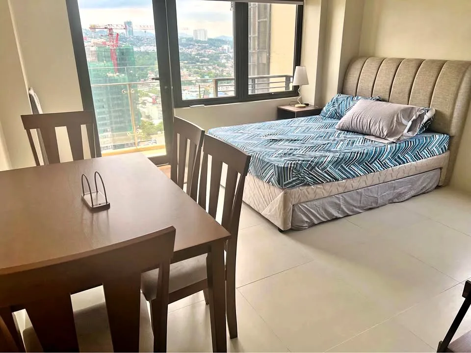 Fully Furnished Studio-type with balcony in baseline Condominium near Fuente Osmena Circle