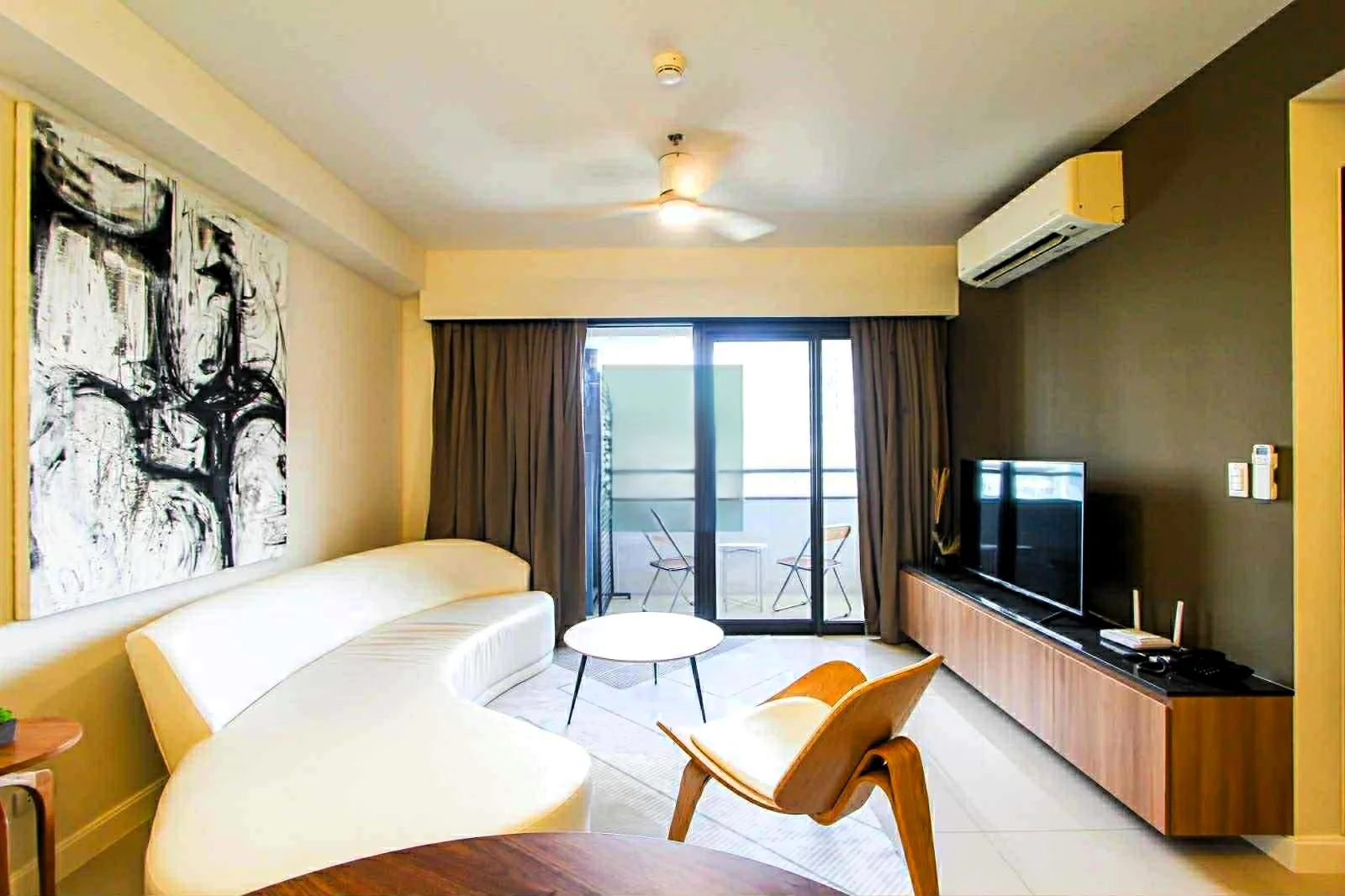 For Rent 1 Bedroom Condo with Balcony inside Ayala Business Park