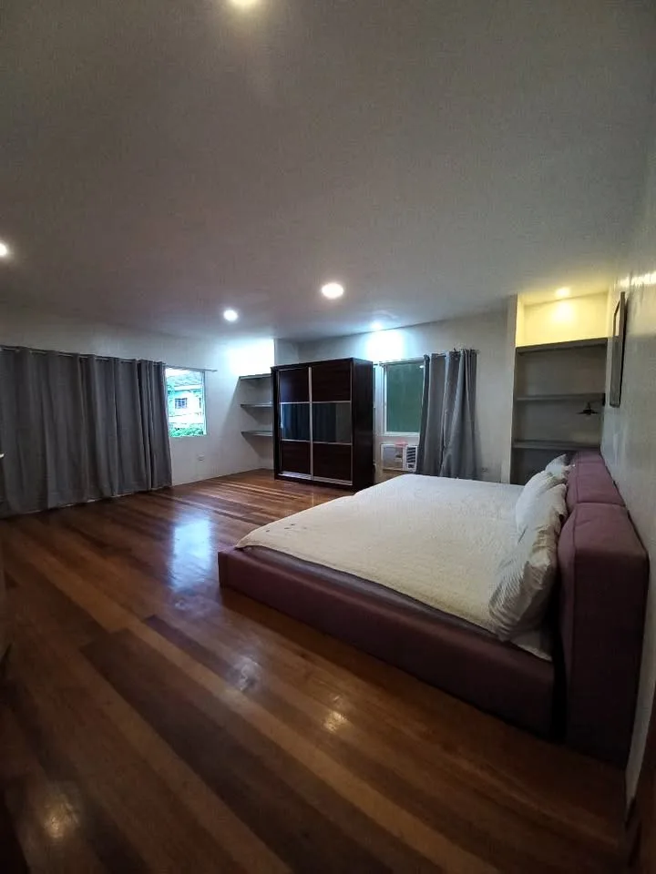5 Bedroom with 3 car parking and Mini Garden for Rent in Banilad Cebu City